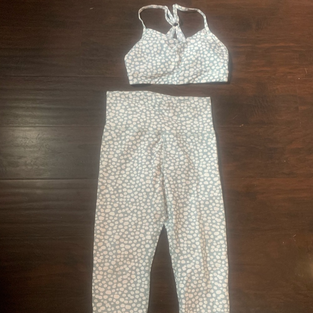 Work out leggings and sports bra